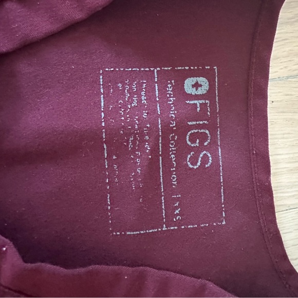 Fig’s burgundy jogger style scrub set - Picture 5 of 6